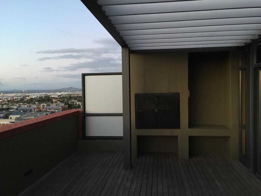 Apartment Manhattan Suite-canal Walk Mall Cape Town