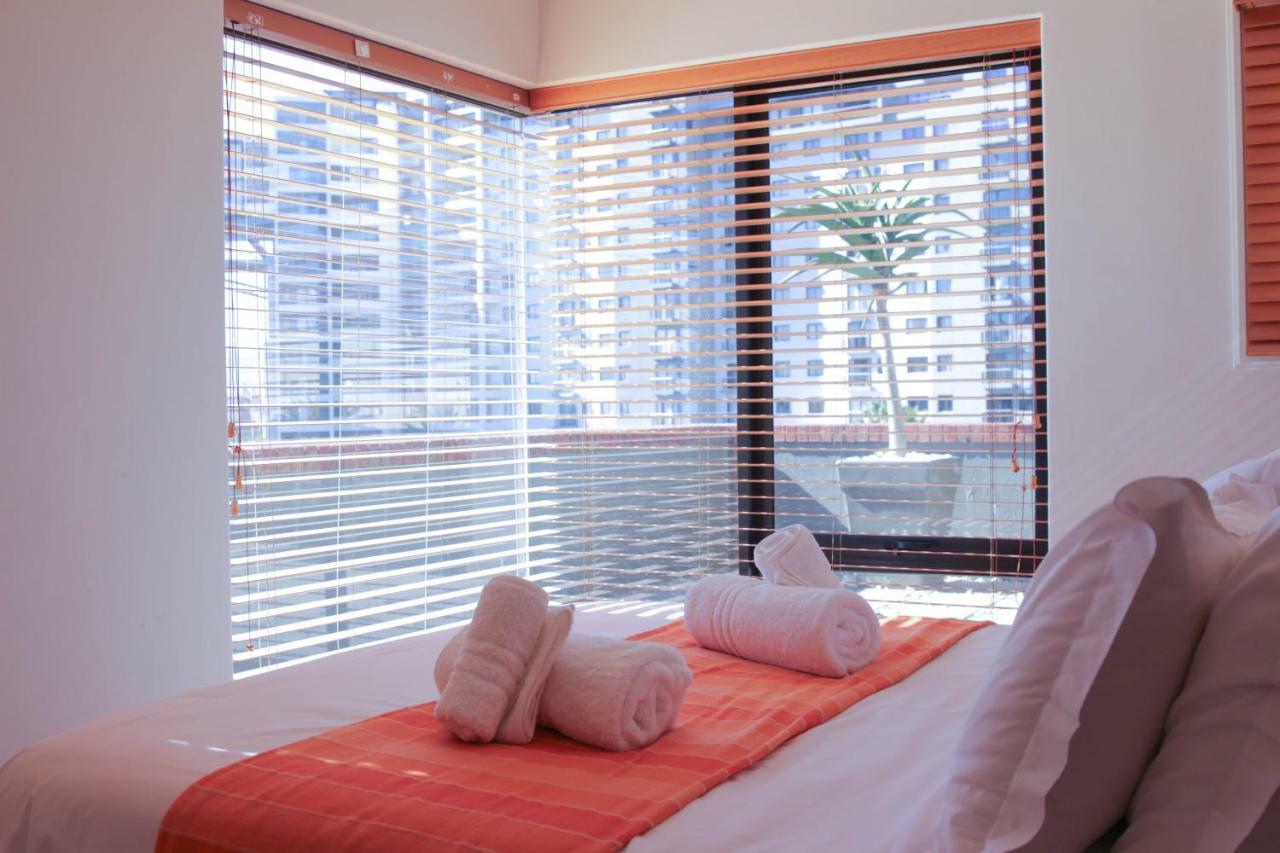 Manhattan Suite-canal Walk Mall Apartment Cape Town