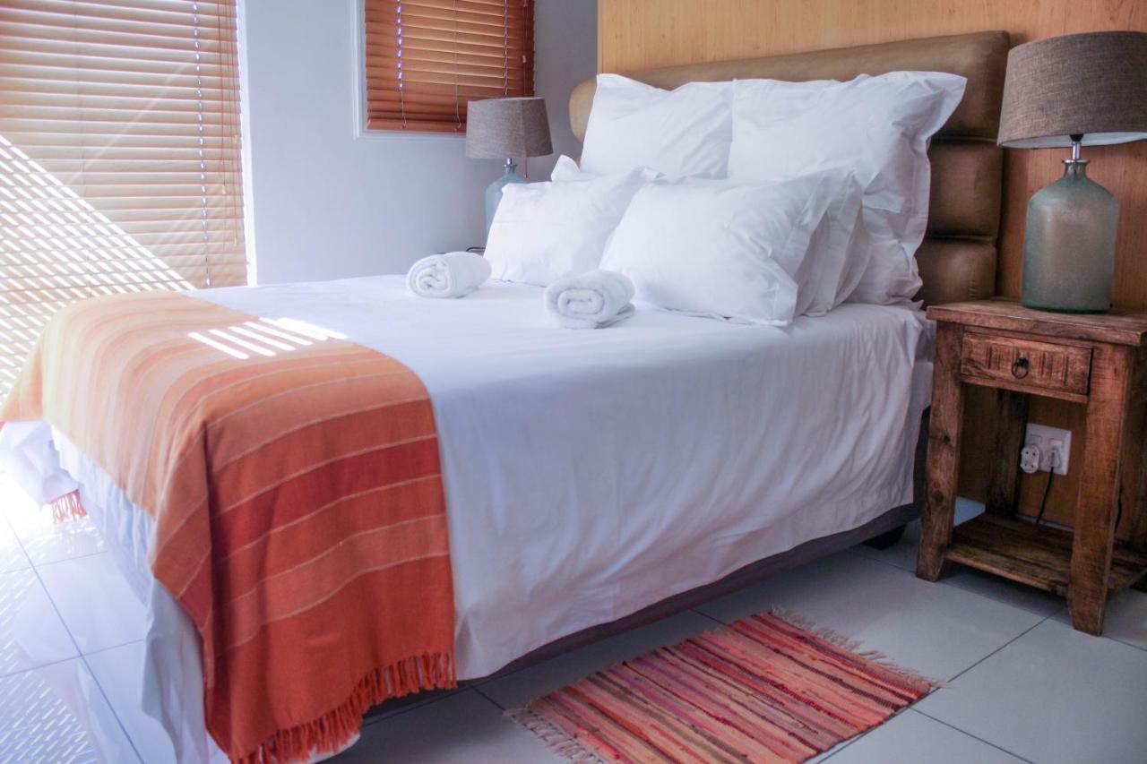 Apartment Manhattan Suite-canal Walk Mall Cape Town